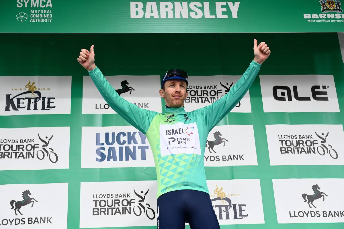 Stevie soars to second victory on stage three of Lloyds Bank Tour of