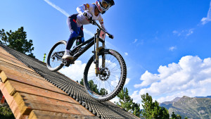 Downhill riders deliver sensational rides on day two of 2024 UCI Mountain Bike World Championships