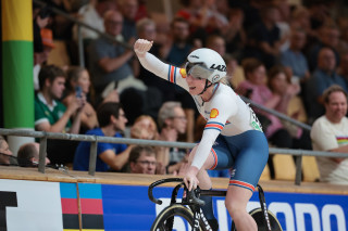 Emma Finucane celebrating the sprint win at the 2024 UCI Tissot Track World Championships